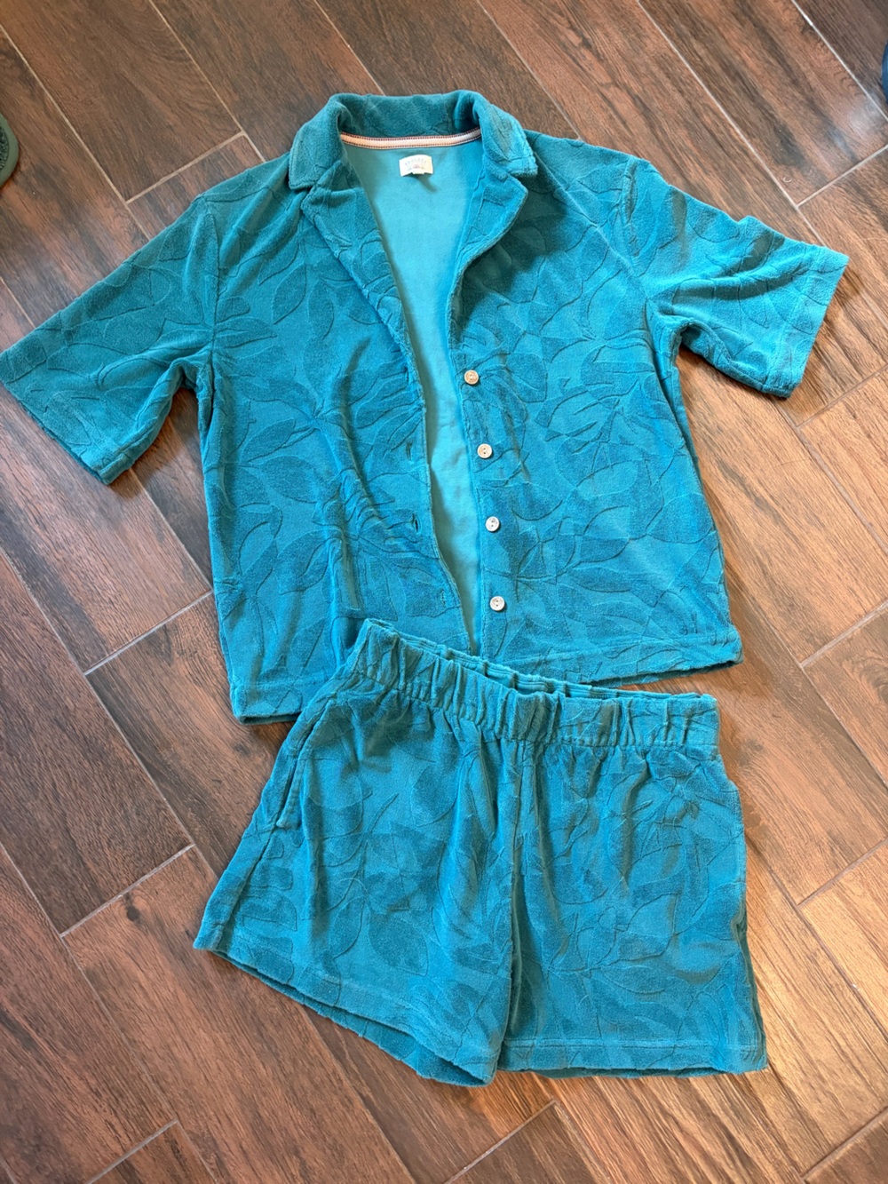 Faherty Teal Leaf-Textured Button Front Lounge Set